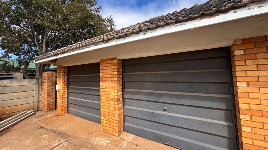4 Bedroom Property for Sale in Flamwood North West